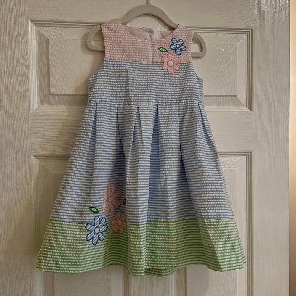 Super cute Florence Eiseman seersucker dress with flower detail.